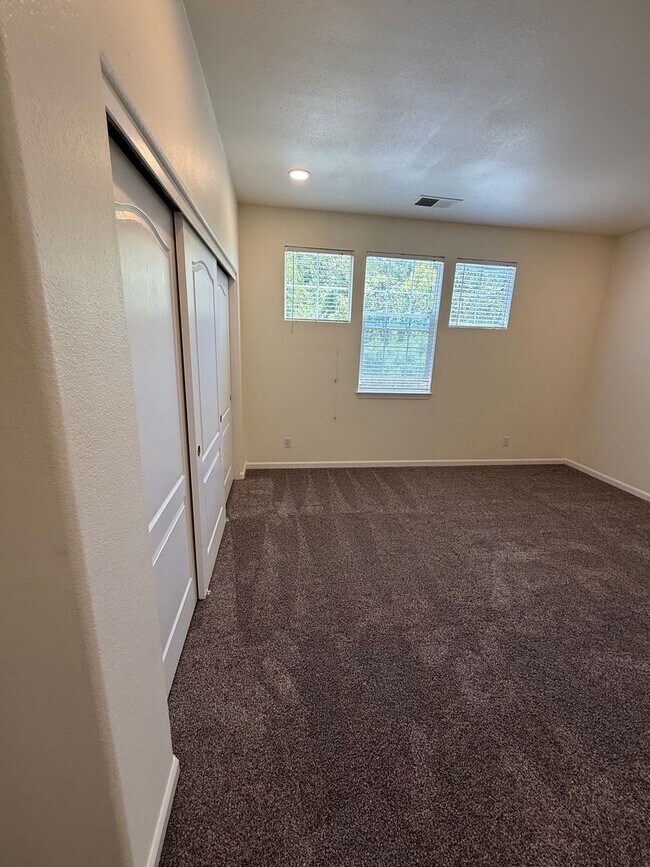 Building Photo - Three Bedroom/ 3 Bathroom Home for Rent in Rincon Valley!!!