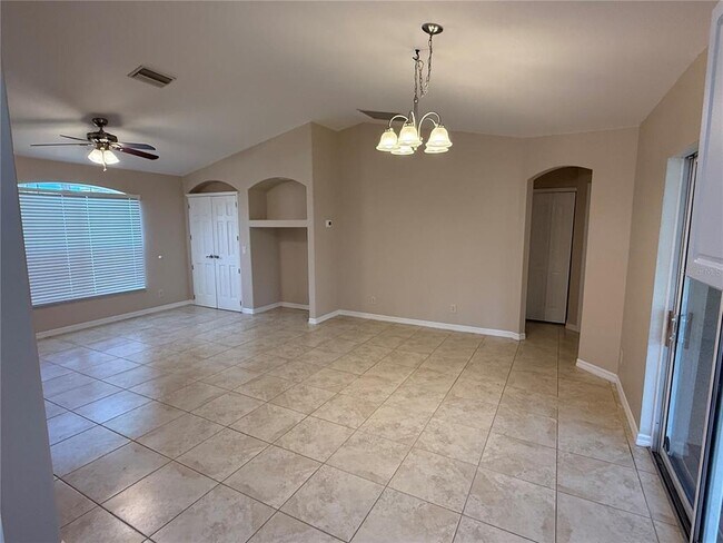 Building Photo - 2680 Shalimar Terrace