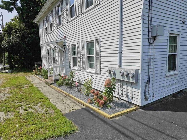 Building Photo - 640 East Ave