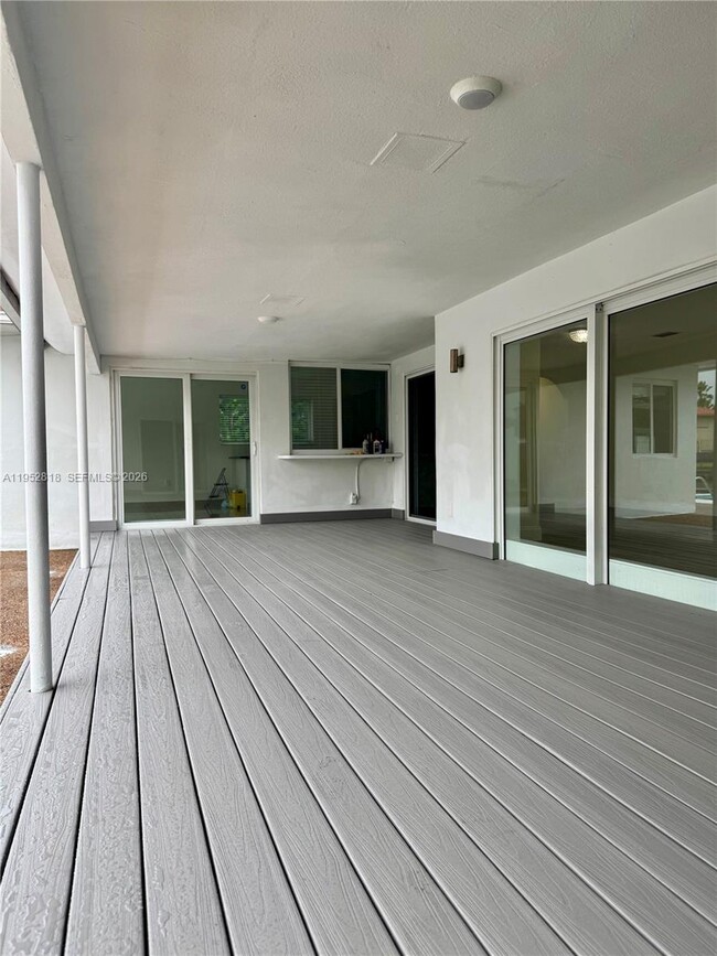 Building Photo - 16453 NE 33rd Ave