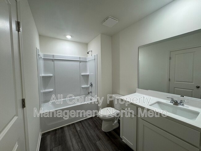 Building Photo - 268 Rydal Wy