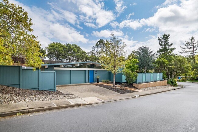 Building Photo - 315 Mt Shasta Dr