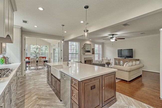 Building Photo - 47 Firethorn Pl