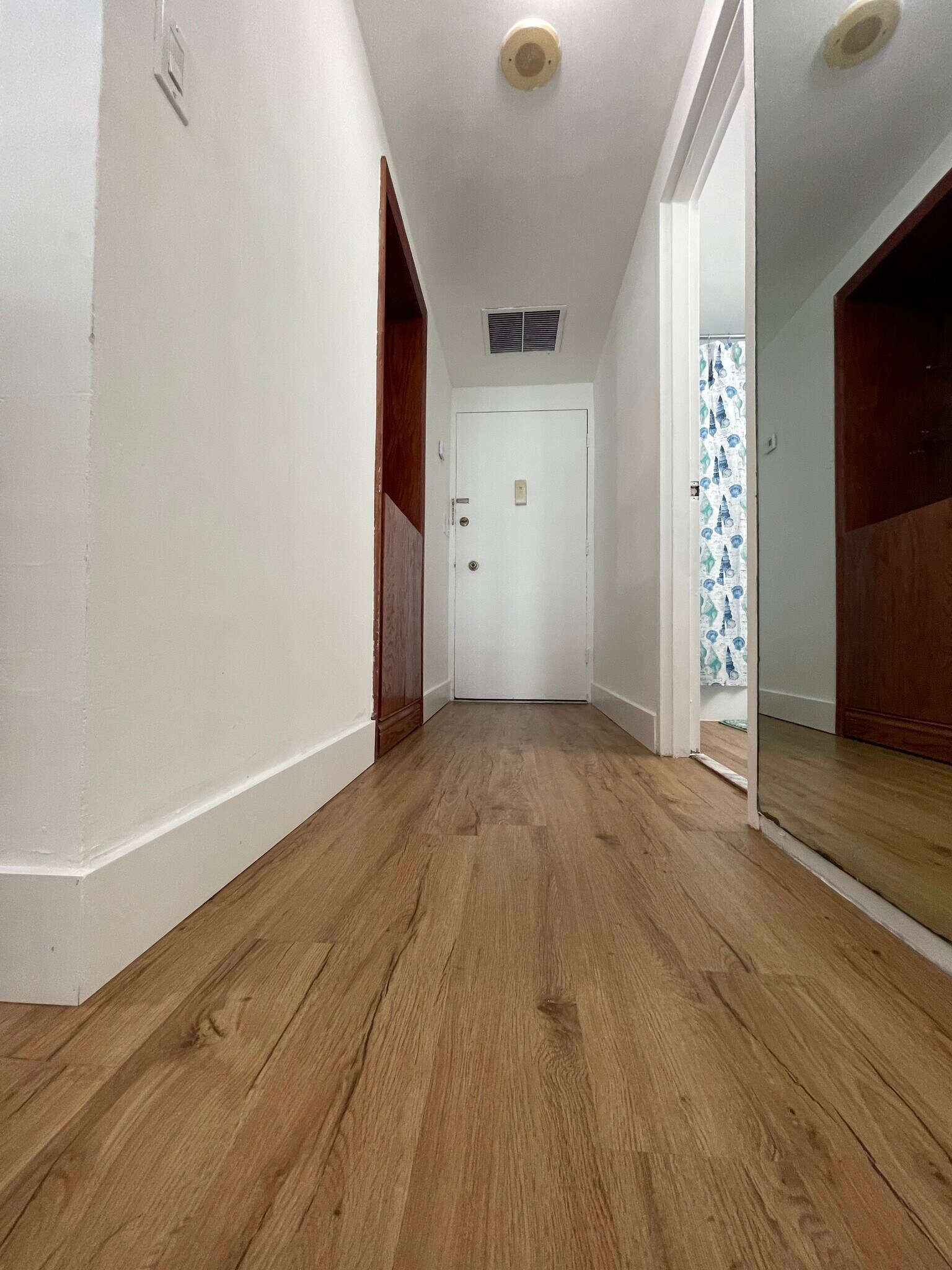 Building Photo - 905 Brickell Bay Dr