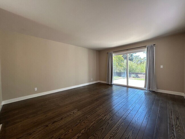 Building Photo - Recently Remodeled Single-Story 3/2 Gem in...