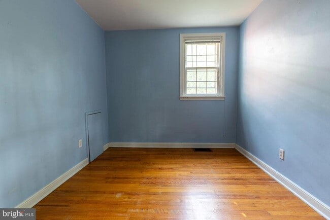 Building Photo - 404 S Croskey St