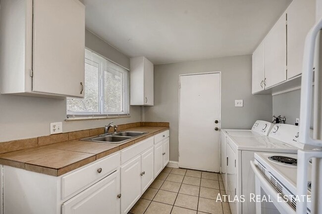 Building Photo - 1395 Lansing St