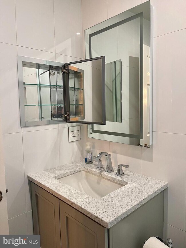 Building Photo - 518 Francis Nicholson Way