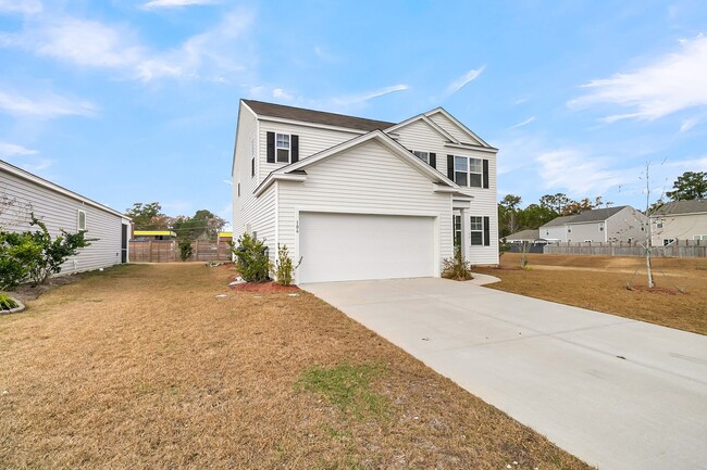 Building Photo - Spacious Modern 5-Bedroom Home in Summerville