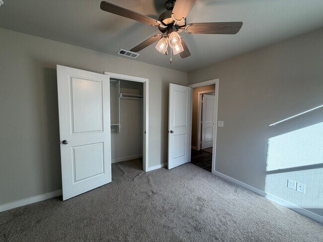 Building Photo - Pre leasing for July: 3/2 located in Upland Crossing!