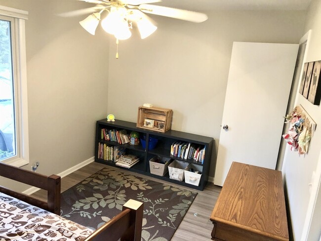 Building Photo - 3629 S Kingsbury Ave