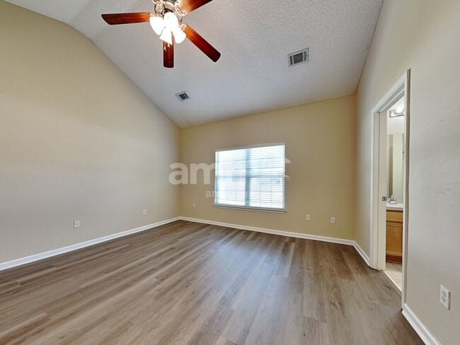 Building Photo - 521 Amsonia Cir