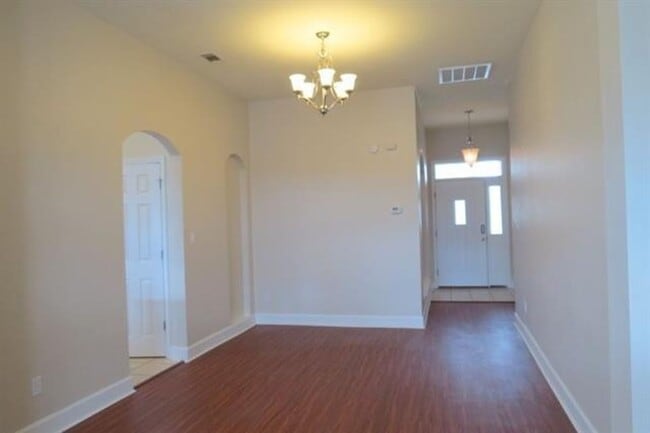 Building Photo - Charming Hampton Creek Home
