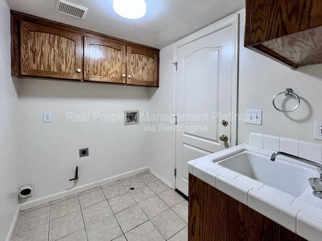 Building Photo - 2233 E Christopher Dr