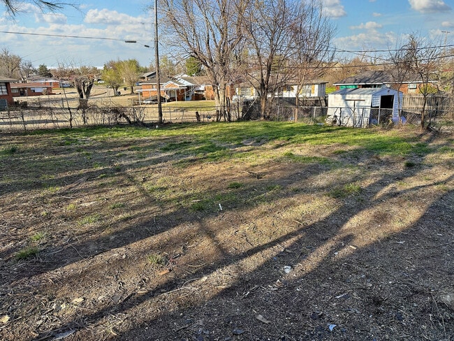 Building Photo - 3221 NE 16th St