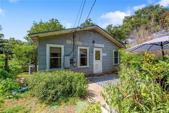 Building Photo - 4407 Lareina Dr