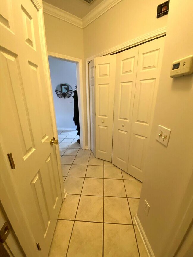 Building Photo - Merestone 1 level brick patio home. 2 Car garage, walk to The Point Shopping, restaurants and mov...