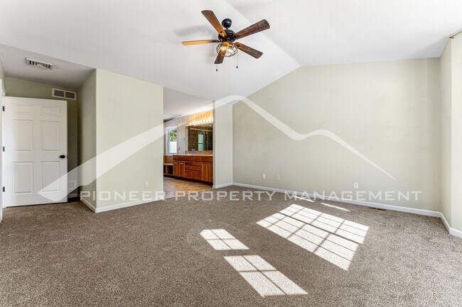 Building Photo - Beautiful Home with Fenced Back Yard and Cozy Fireplace