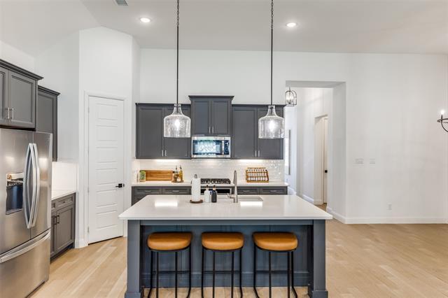 Building Photo - 8221 Legacy Oak Dr