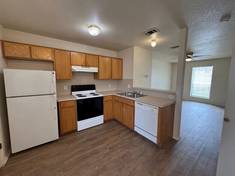 Building Photo - 4405 Abigail Dr