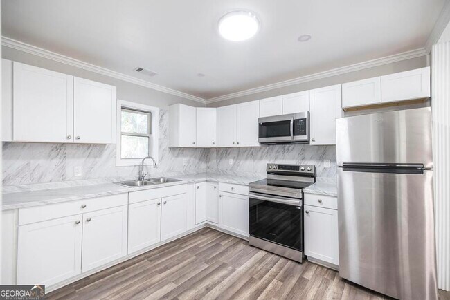 Building Photo - 1930 Northbrook Ave