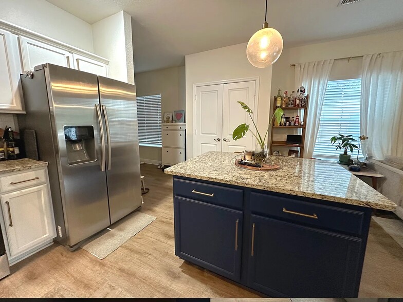 Kitchen - 1736 W Walnut St