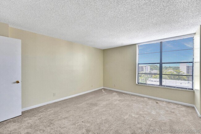 Building Photo - 12 Royal Palm Way