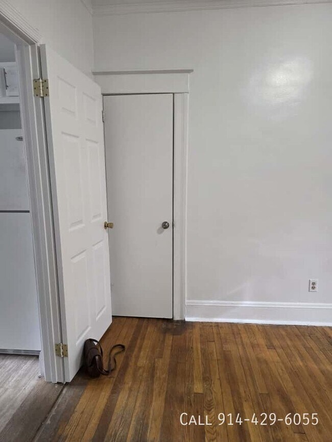 Building Photo - 10 Eastview Ave