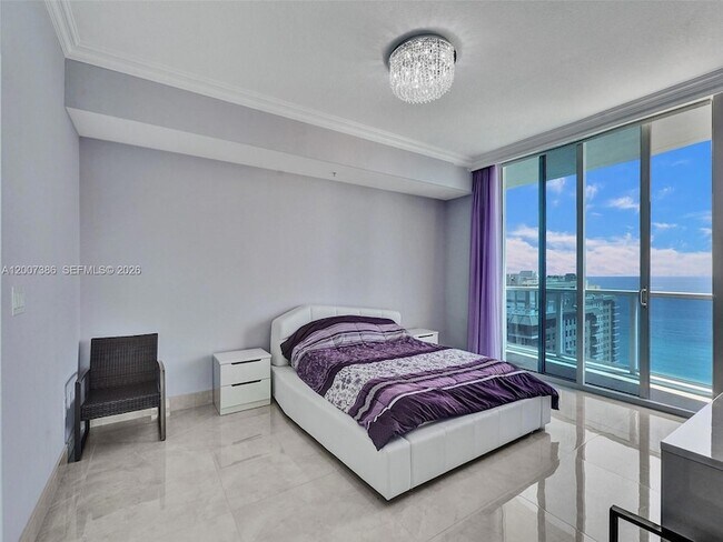 Building Photo - 1945 S Ocean Dr