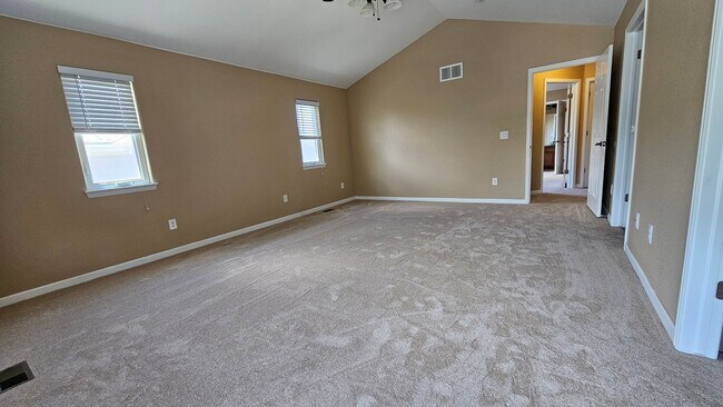 Building Photo - SPACIOUS HOME WITH FINISHED BASEMENT IN NORTH RANGE VILLAGE!