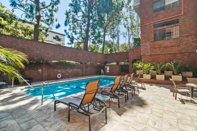 Building Photo - 200 N Swall Dr