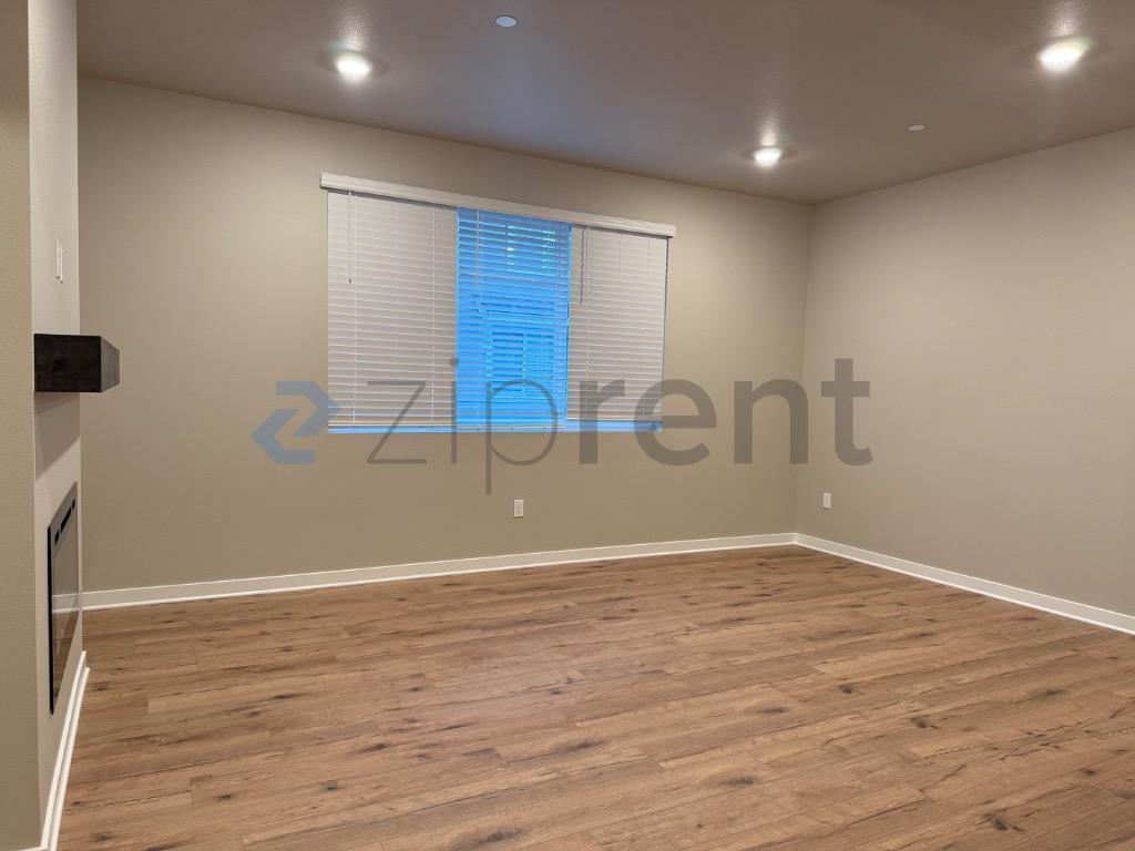 Building Photo - Unit F6