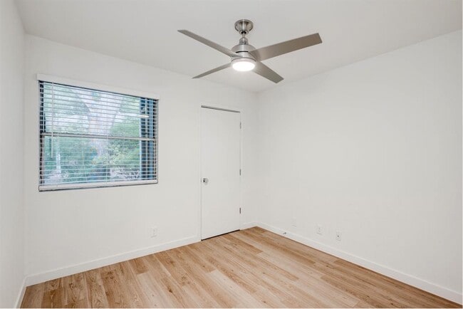 Building Photo - 902 Airoso Cove