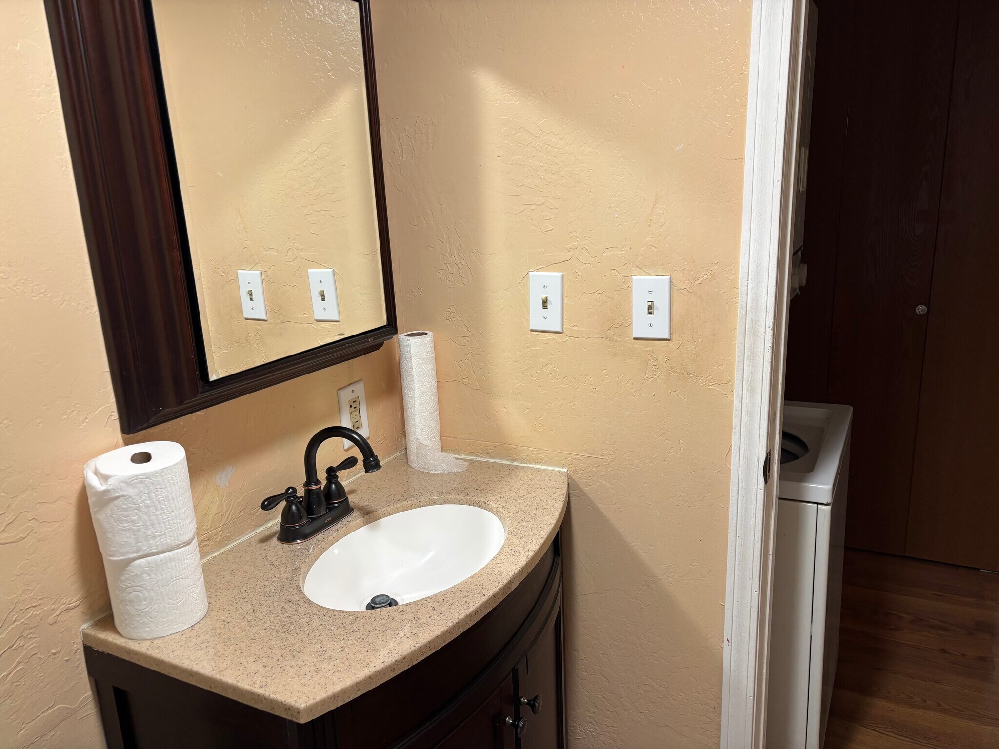 Building Photo - 142 Townsend Ct