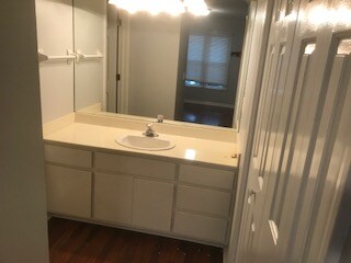 Building Photo - 262 Hillsboro Pl