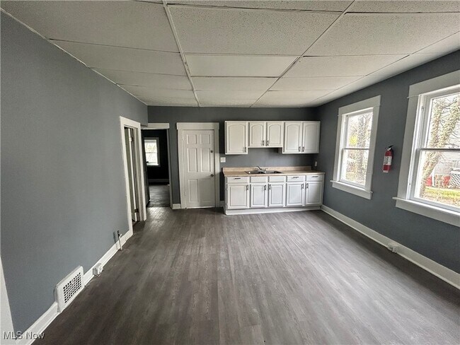 Building Photo - 10304 Shale Ave