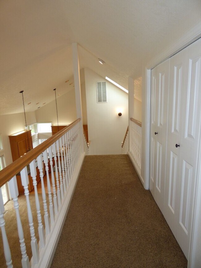 Building Photo - 3 Bed 2 bath home in North Salem!
