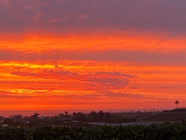 Building Photo - Carlsbad 4 bedroom Stunner on Cul-de-sac w...