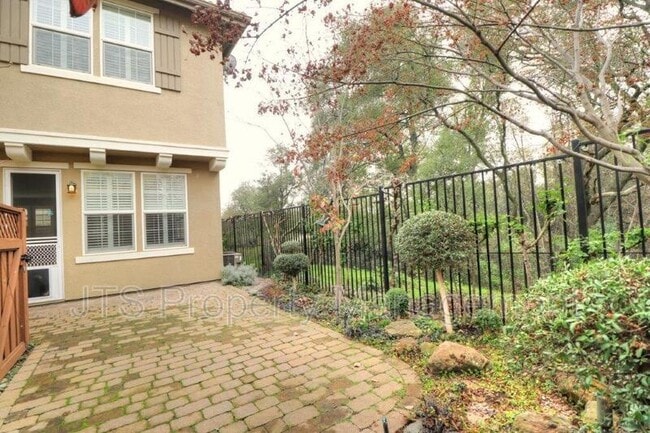 Building Photo - 217 Barnhill Dr