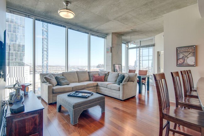 Building Photo - Downtown Luxury Living at The Encore