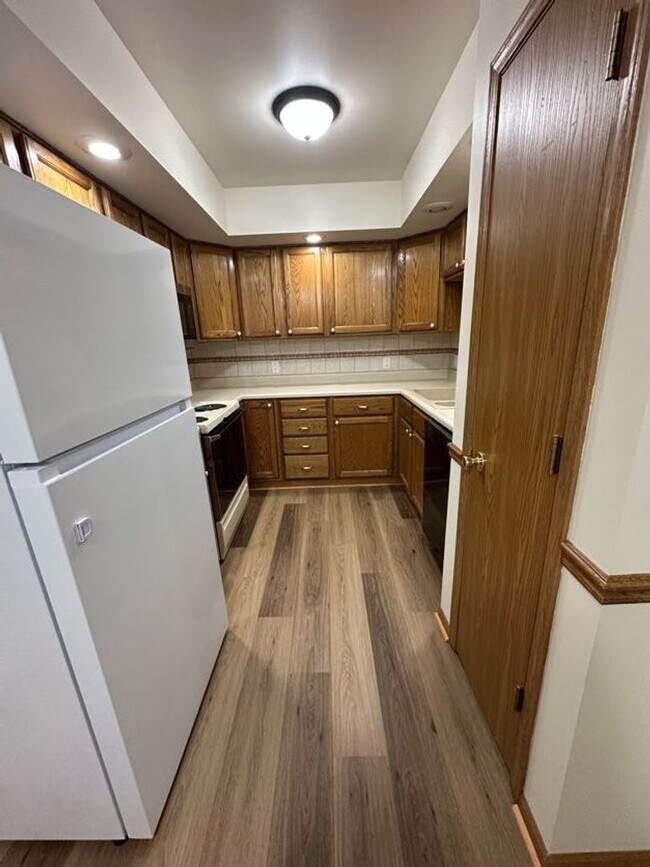 Building Photo - Ellis Avenue Duplex