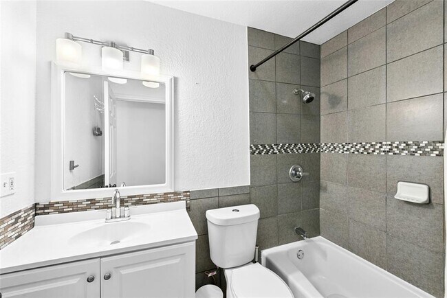 Building Photo - 505 Mairo St