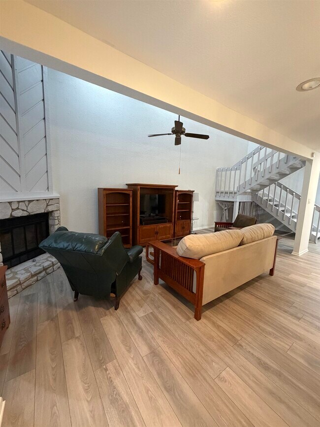 Building Photo - 307 Crestview