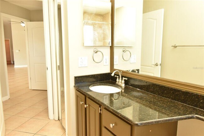 Building Photo - 816 Sandringham Ln