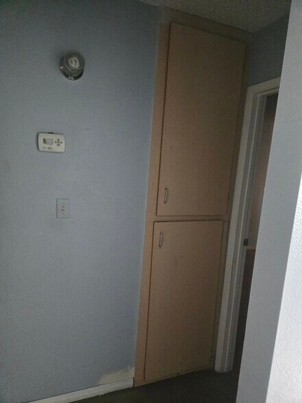 Building Photo - 1824 E Bonanza Rd