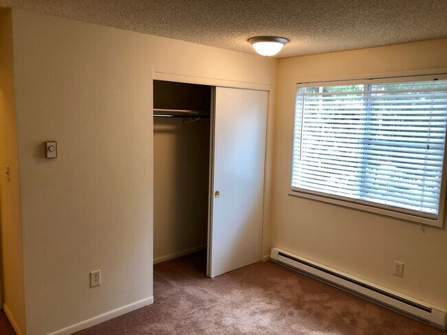 Building Photo - Beautiful and remodeled 1-Bedroom Apartmen...
