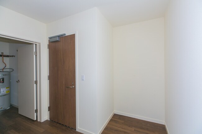 Building Photo - 1391 Kapiolani Blvd