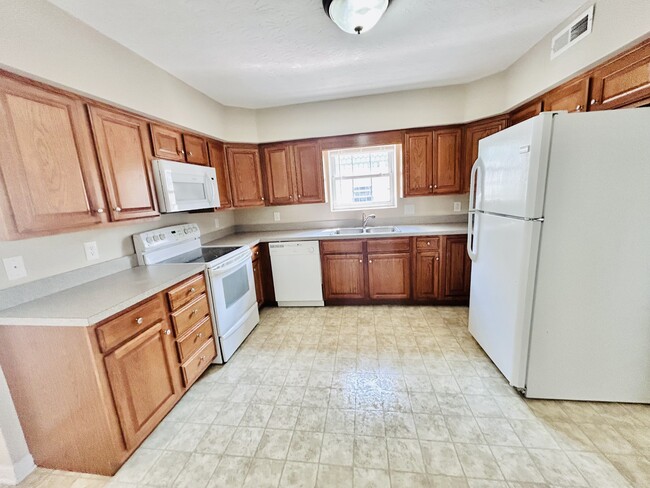 Building Photo - 38 Rosette Ln