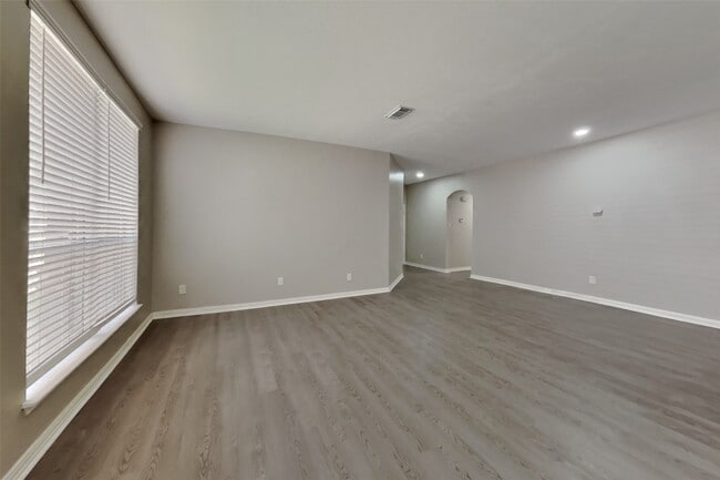 Building Photo - 4926 Linden Pl