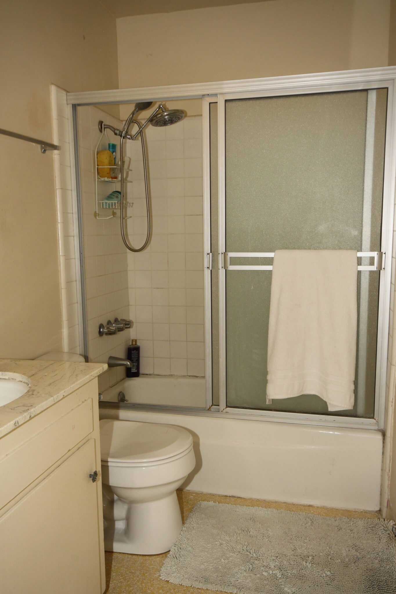 Shared Central Bathroom, Shower/ Tub - 11061 Missouri Ave